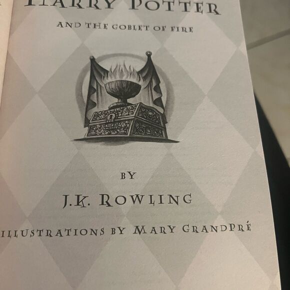 Harry Potter and the Goblet of Fire Book - Picture 4 of 5